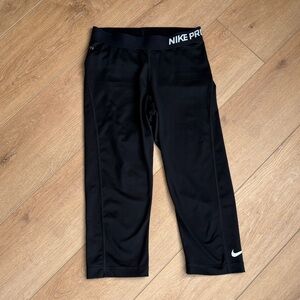 NikePro Nike Pro Women Black crop leggings. Size small